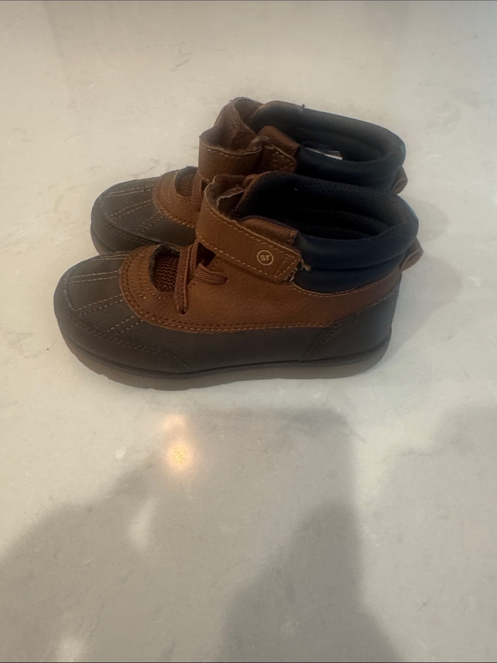 Stride Rite Brown and Black Kids Waterproof Snow Boots with Strap asize 9M